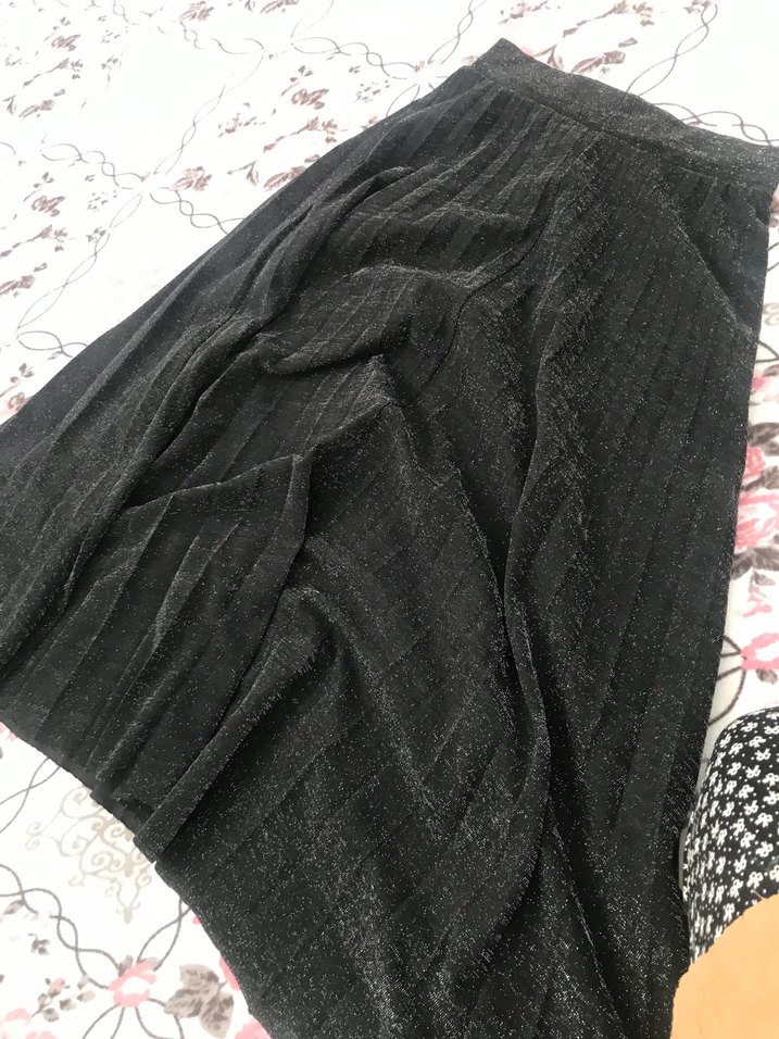 Piliseli Siyah Uzun Kadın Etek - Görsel 3