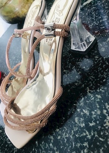 Bej Parlak Yılan Desenli Tokalı İnce Topuklu - Görsel 2