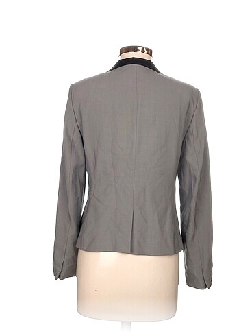 40 Beden ipekyol Blazer %70 İndirimli.