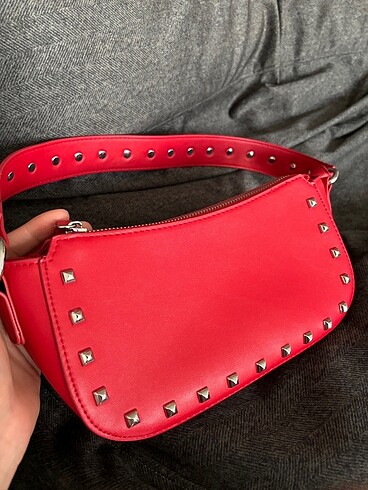 Beden Bershka kırmızı omuz çantası