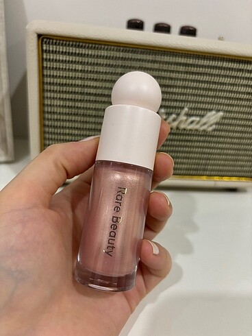 Rare Beauty mesmerize aydınlatıcı
