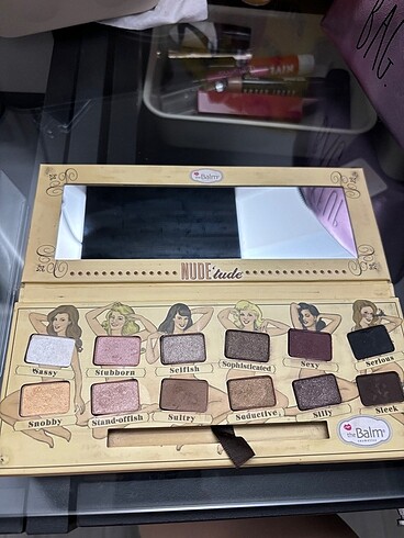 The Balm The balm nude tude far paleti