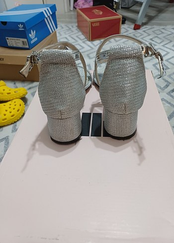 kız çocuk gümüş kısa topuklu ayakkabı - Görsel 4