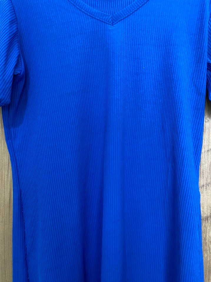 Mavi V Yaka Kısa Kollu Tişört - Görsel 2