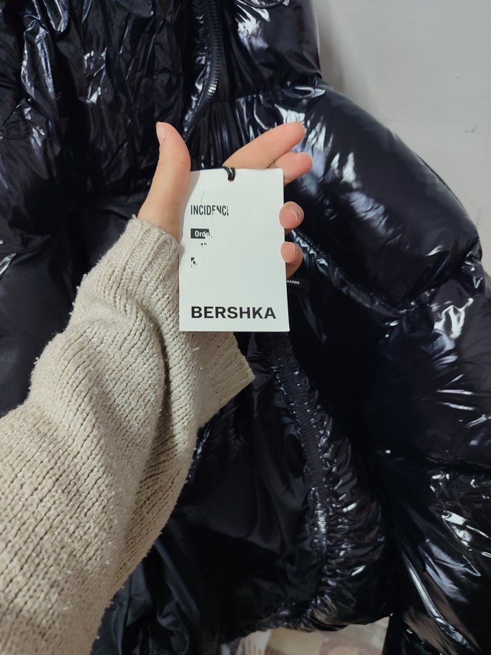Bershka Siyah Parlak Kapüşonlu Şişme Mont - Görsel 3