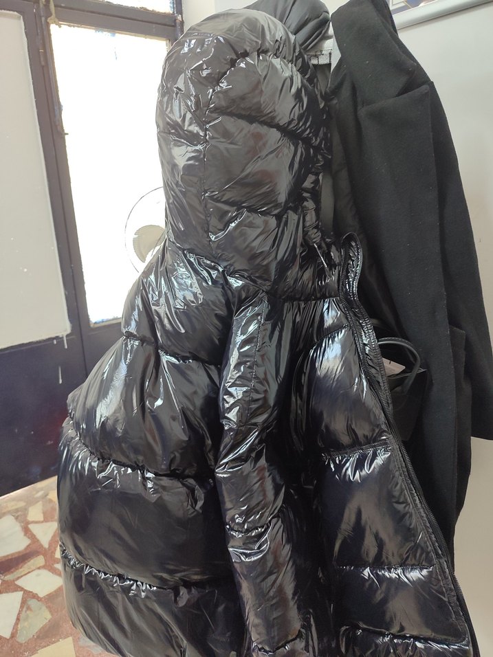 Bershka Siyah Parlak Kapüşonlu Şişme Mont - Görsel 5