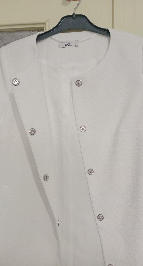Düğmeli Beyaz Midi Kadın Kaban - Görsel 3