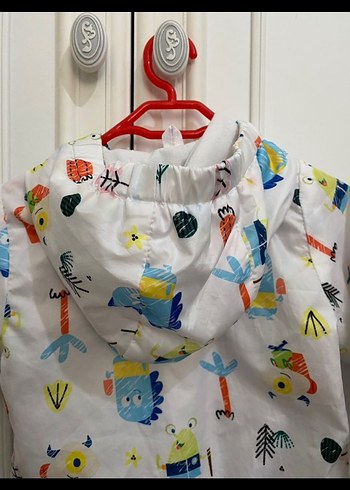 Kapüşonlu Renkli Erkek Çocuk Yağmurluk - Görsel 3