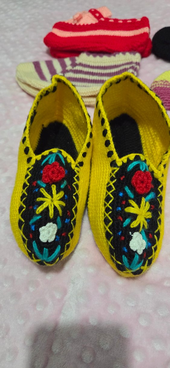 Renkli Örgü Ev Terlikleri - Görsel 4