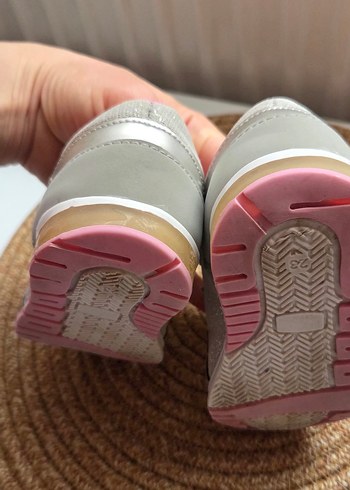 Kız Çocuk Gri Cırt Cırtlı Spor Ayakkabı - Görsel 4