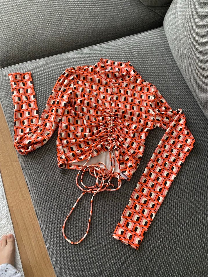 Bershka Çok Renkli Desenli Mini Bluz - Görsel 3