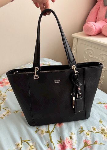 Guess Siyah Sehir Cantasi
