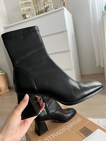 Stradivarius Stradivarius Streç Bilekli Orta Boy Topuklu Bot