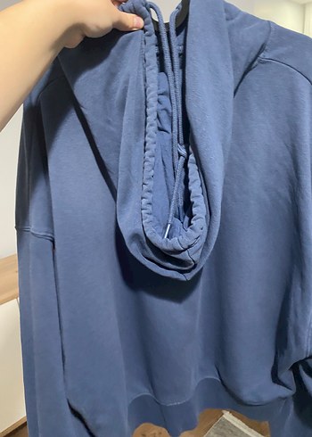 l Beden BERSHKA L beden Mavi Baskılı Kadın Sweatshirt