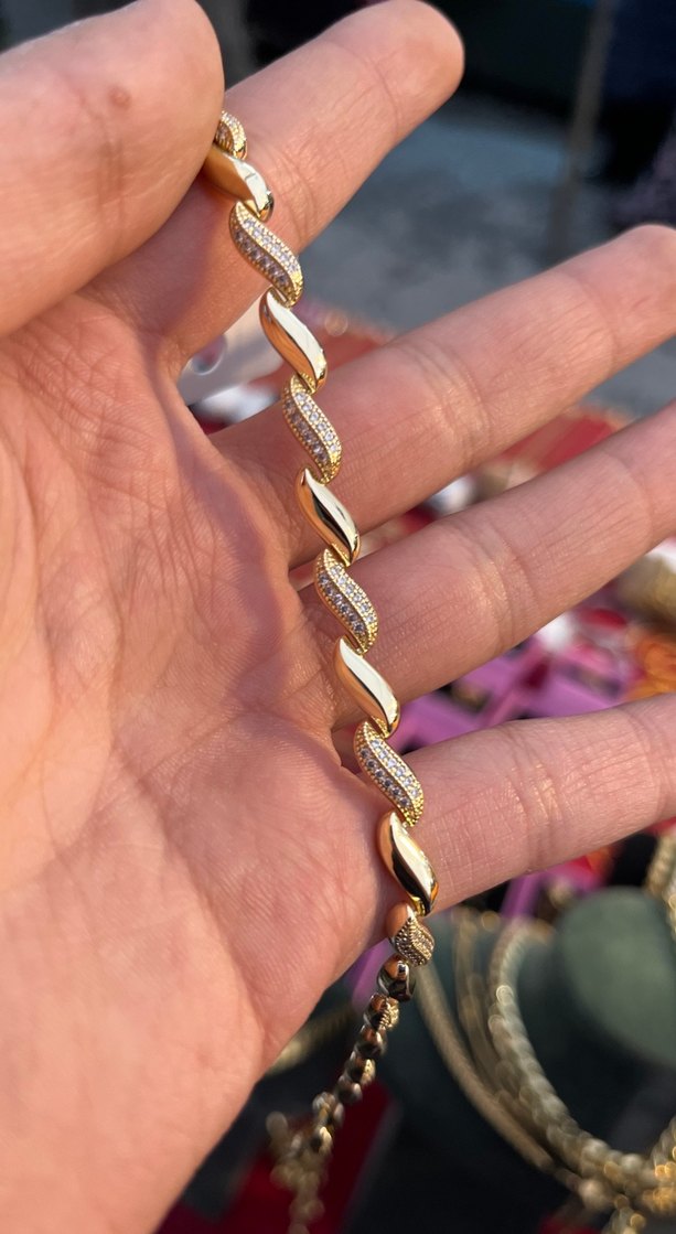 Zincir Detaylı Altın Renk Bileklik xupinf - Görsel 2