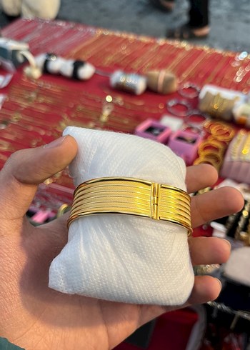 Altın Renkli Kemer Detaylı Kadın Bileklik - Görsel 2