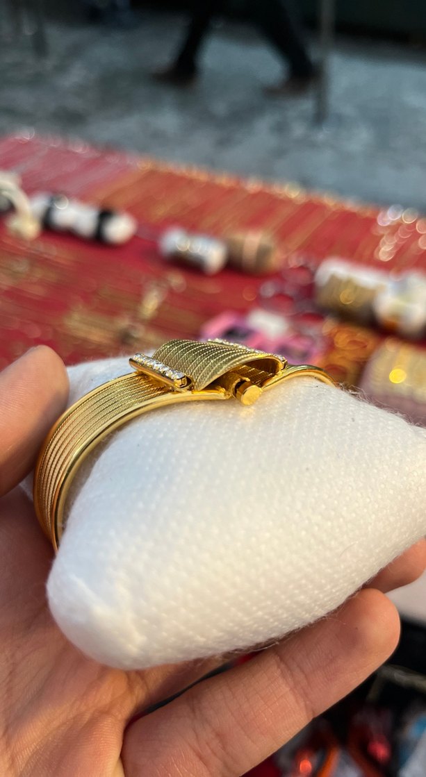 Altın Renkli Kemer Detaylı Kadın Bileklik - Görsel 3