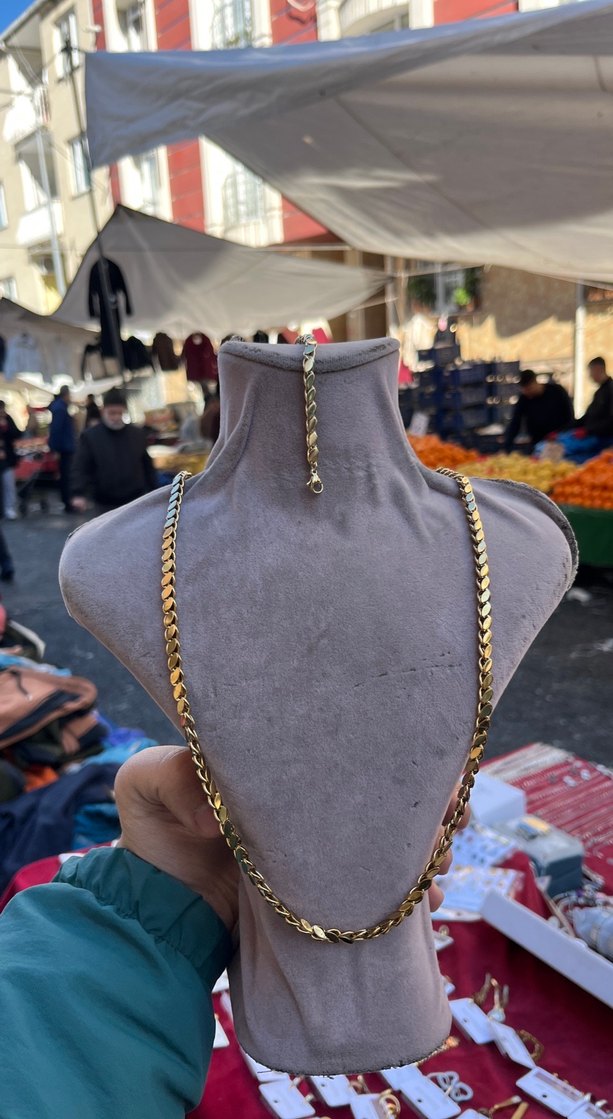 Uzun Zincir Detaylı Altın Renkli Yılan Desenli Kadın Kolye - Görsel 2