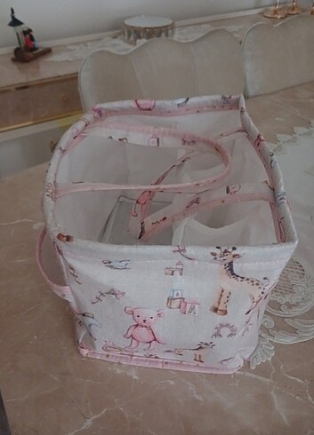 Bebek bakım çantası düzenleyici