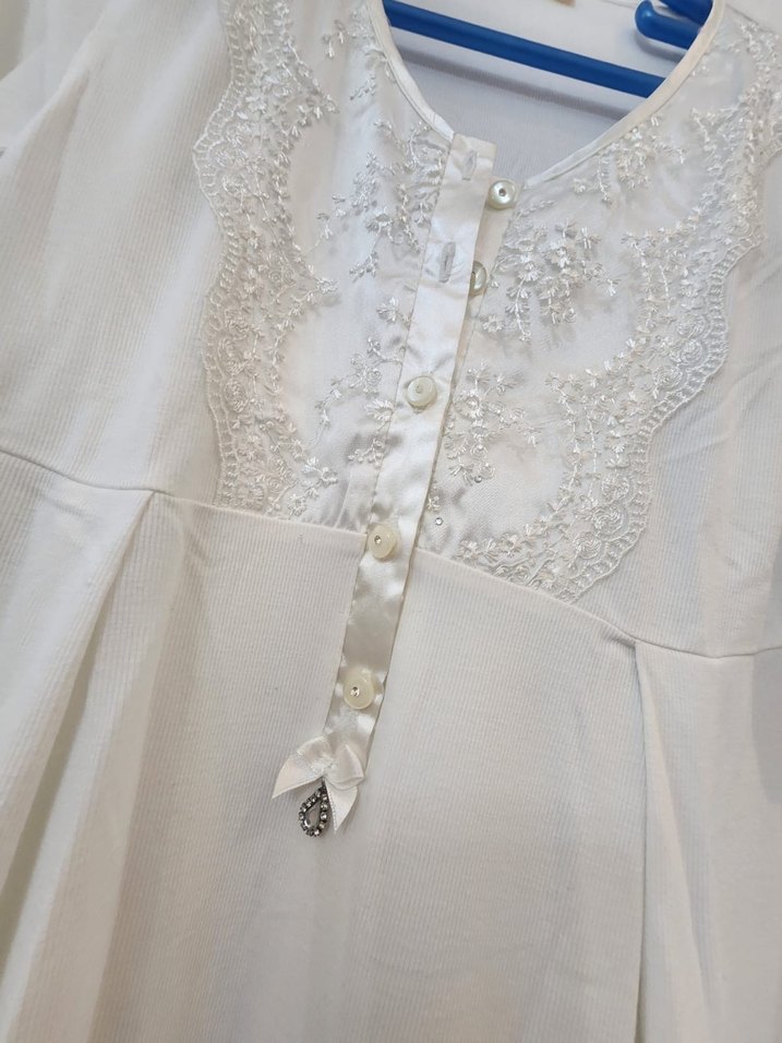 Uzun Kollu Beyaz Nakışlı Hamile Gecelik - Görsel 2