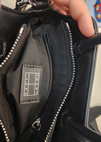 Tommy Hilfiger Siyah Deri Minimalist Kadın Çanta - Görsel 6