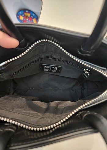 Tommy Hilfiger Siyah Deri Minimalist Kadın Çanta - Görsel 5