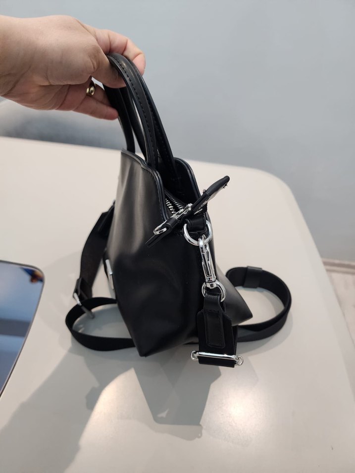 Tommy Hilfiger Siyah Deri Minimalist Kadın Çanta - Görsel 4