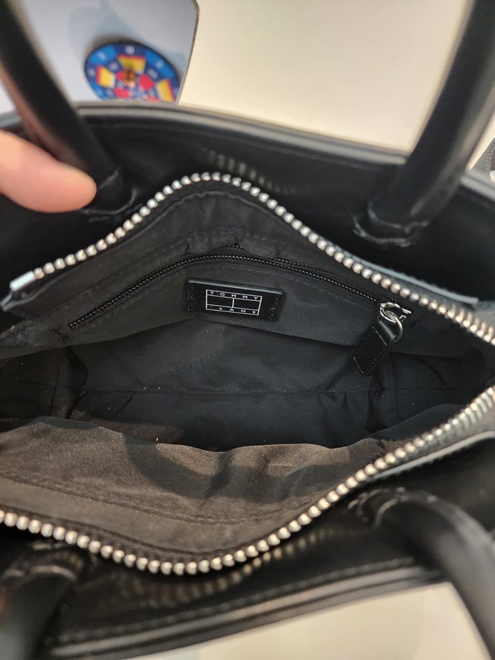 Tommy Hilfiger Siyah Deri Minimalist Kadın Çanta - Görsel 5