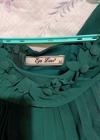 Yeşil Piliseli Uzun Straplez Elbise - Görsel 4