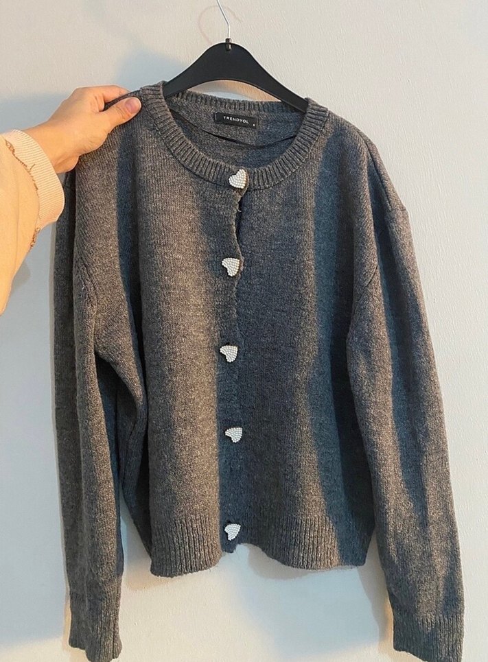 Gri Düğmeli Kadın Hırka - Görsel 2