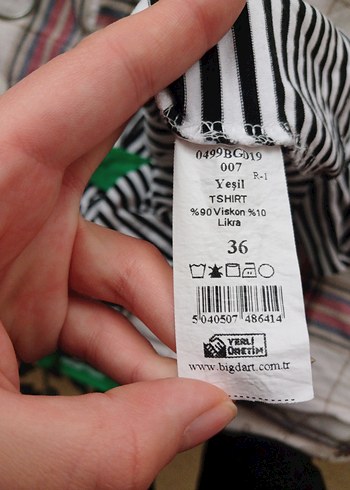 Yeşil Yakalı Çizgili tişört - Görsel 4