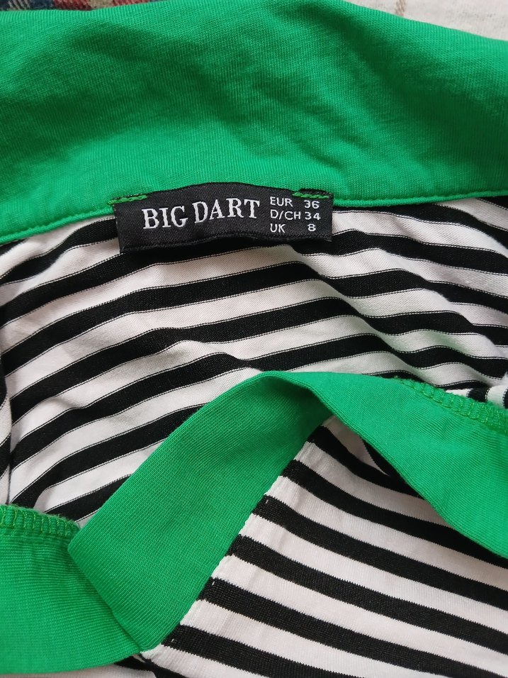 Yeşil Yakalı Çizgili tişört - Görsel 3