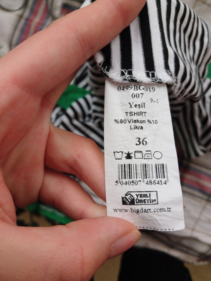 Yeşil Yakalı Çizgili tişört - Görsel 4