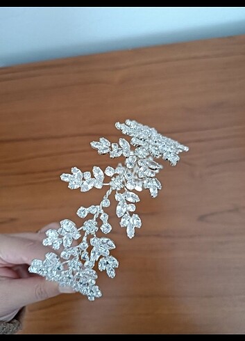 Beden Helen gelin, nişan tacı