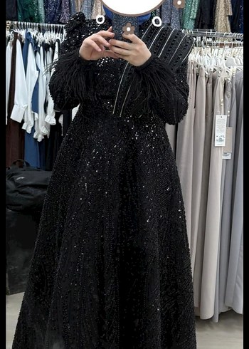 Siyah uzun omuz detaylı tesettür elbise - Görsel 3