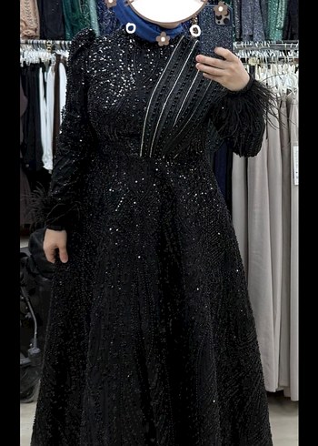 Siyah uzun omuz detaylı tesettür elbise - Görsel 2