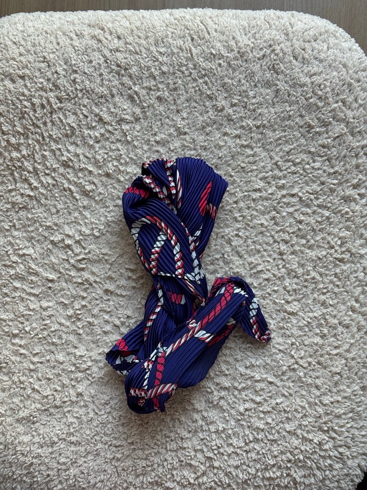 Zara Renkli Pliseli Kadın Fular - Görsel 4