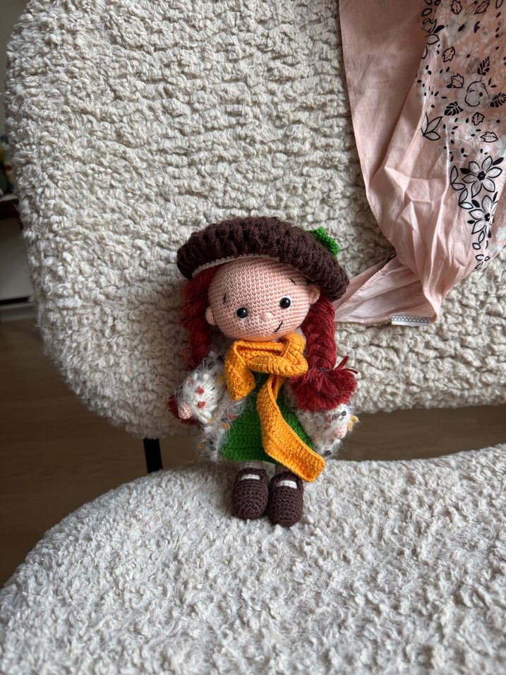 Renkli Örgü Saçlı Kahverengi Bebek - Görsel 2