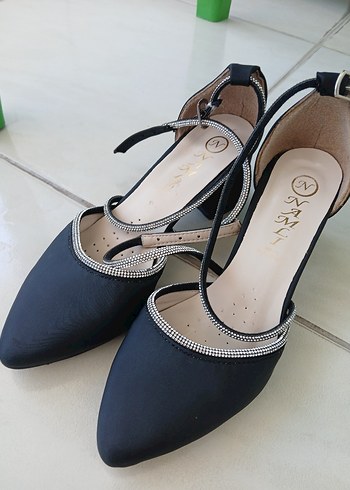 Diger Siyah Parlak Yılan Desenli Stiletto