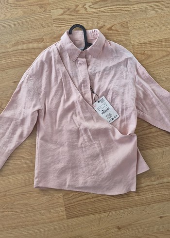 Zara Etiketi Üstünde Pembe V Yaka Kız Çocuk Saten Gömlek - Görsel 3