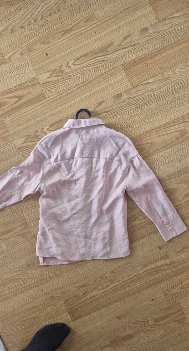 Zara Etiketi Üstünde Pembe V Yaka Kız Çocuk Saten Gömlek - Görsel 4