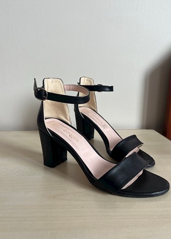Siyah Topuklu Ayakkabı - Görsel 2