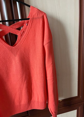 V Yaka Çapraz Sırt Detaylı Nar çiçeği Örgü Kazak - Görsel 2