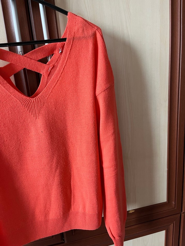 V Yaka Çapraz Sırt Detaylı Nar çiçeği Örgü Kazak - Görsel 2