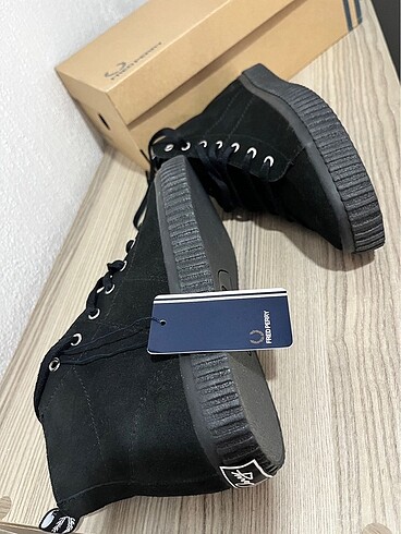 36 Beden Fred Perry marka sıfır süet bot