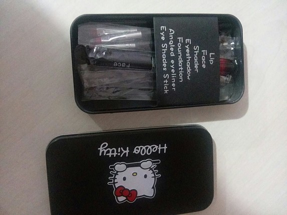 çantaya atmalık küçük boy hellokittyli fırça seti