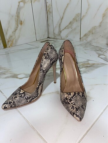 37 Beden Stiletto