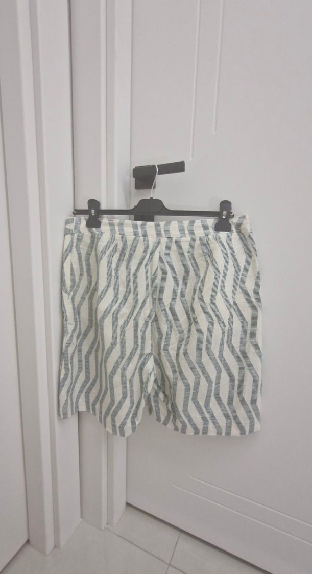 Gri Zebra Desenli Kemerli Kadın Bermuda Şort - Görsel 2