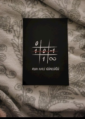  Kimse gerçek değil kutulu set