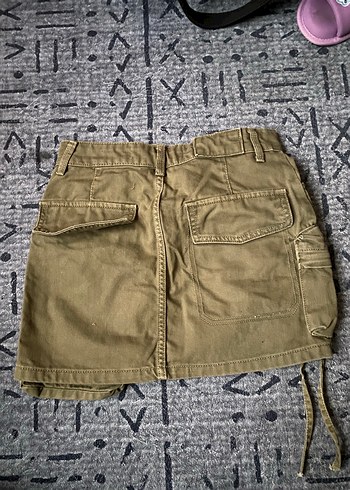 Bershka haki rengi mini cepli etek - Görsel 3
